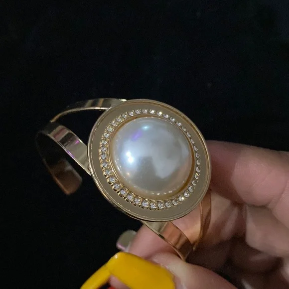 NWT Gold & White Pearl Bracelet - Picture 5 of 6